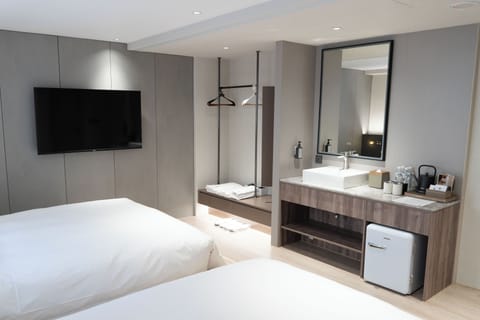Japanese-style Quadruple Room | Soundproofing, free WiFi, bed sheets