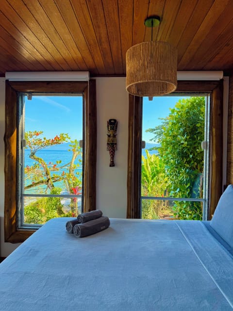 Comfort Suite, Beach View | 1 bedroom, in-room safe, desk, laptop workspace