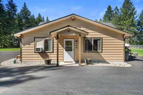 Hayden Hideaway ~ Just Minutes from Silverwood!