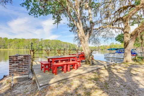 Chiefland Vacation Rental | Studio | 1BA | 500 Sq Ft | Step to Enter