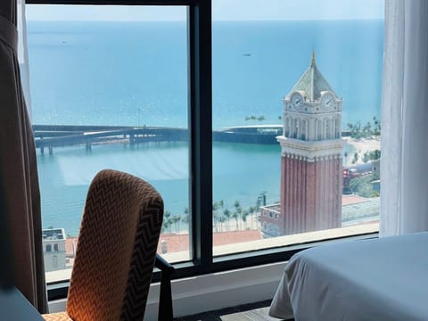 Premium Apartment | Desk, laptop workspace, WiFi (free), bed sheets