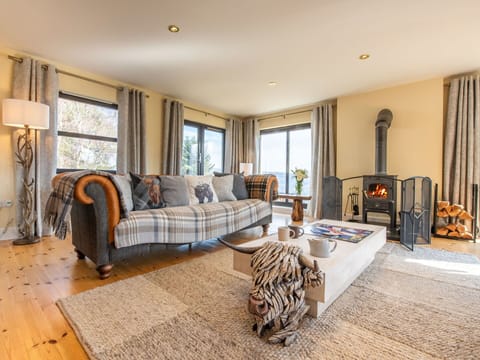 Furniture, Wood, Couch, Interior Design, Living Room, Flooring, Home, Floor