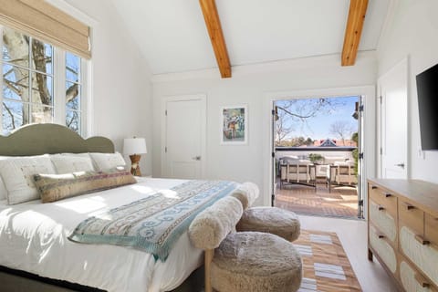 Welcome to your Downtown Charleston rental! Explore all things downtown by foot!