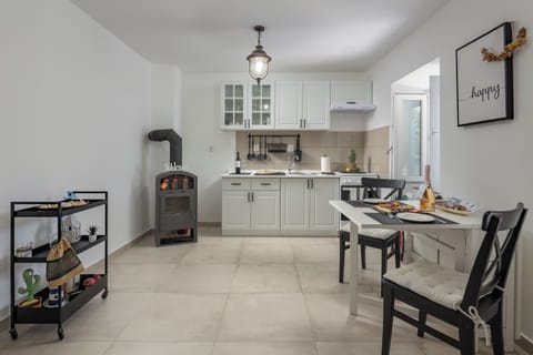 Family House, Multiple Bedrooms (Harmony House Vito) | Dining