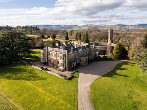 House | 20 bedrooms, Internet