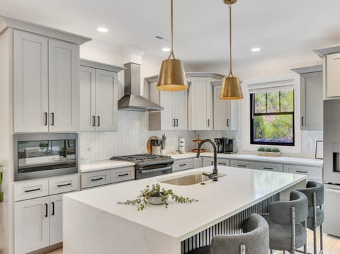 Condo, 3 Bedrooms | Private kitchen | Coffee/tea maker, fridge, oven, toaster