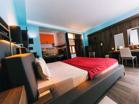 Premium bedding, desk, soundproofing, free WiFi