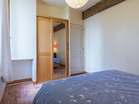 House | 2 bedrooms, individually furnished, iron/ironing board, bed sheets