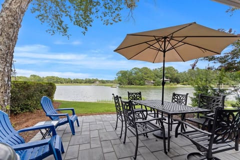 BRAND NEW Patio 2024! Seating for 8 guests!