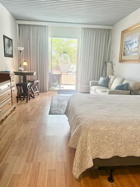 Queen Bed