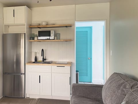 Suite, Multiple Beds, Kitchen, Beach View | Private kitchen