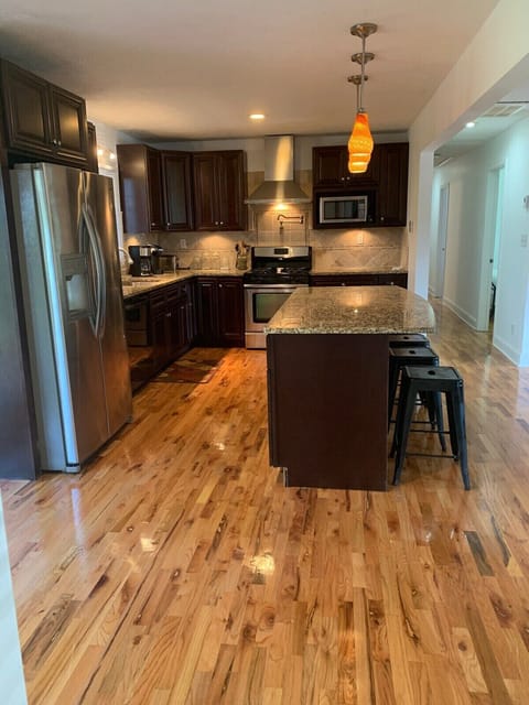 House, Private Bathroom, Garden View (Travel Often House) | Shared kitchen