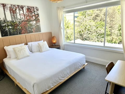 king bed