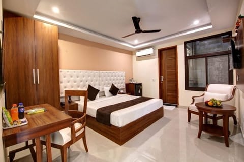 Deluxe Suite, City View | 20 bedrooms, Select Comfort beds, minibar, desk