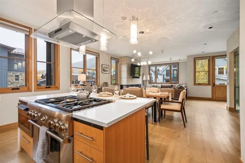 Kitchen: gas stove, island with seating for 3, coffee machine