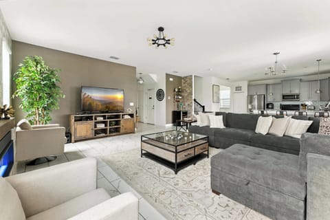 Stupendous and gorgeous family gathering, perfect blend of modern style with a Electric Fireplace emphasize comfort, functionality and practicality. The modern decoration has a sense of sophistication and elegance.