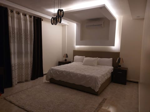 Deluxe House, Mountain View | 4 bedrooms, soundproofing, iron/ironing board, WiFi (free)