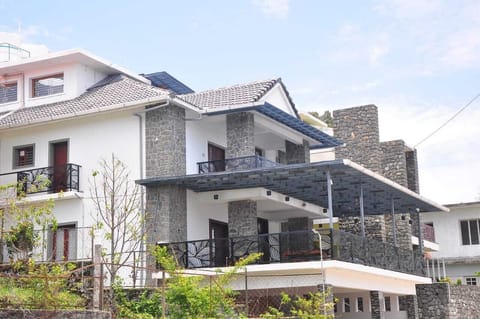 Deluxe Room, Garden View | Terrace/patio
