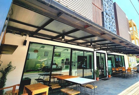Couples dining