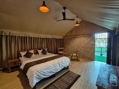 Deluxe Double Room, Garden View | Desk, laptop workspace