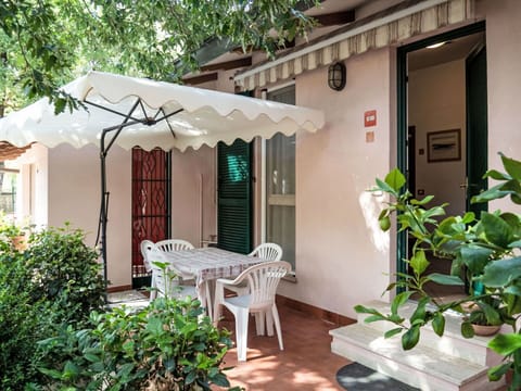 Blue, Swimming Pool, Resort, Leisure, Eco Hotel, Outdoor Furniture, Resort Town, Hotel, Villa, Sunlounger