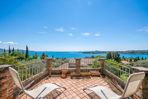 Standard House, 2 Bedrooms, Microwave (Teseo House | Lake View & Terrace) | Terrace/patio
