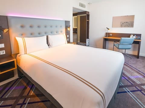 Standard Double Room | Soundproofing, iron/ironing board, free WiFi, bed sheets