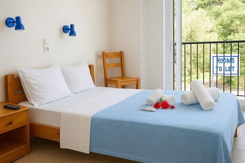 Main bedroom with double bed, bright and airy

