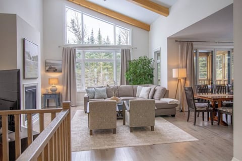 Into Living Room & Kitchen