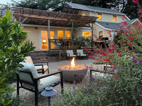 Idyllic West Sonoma County Eco Retreat