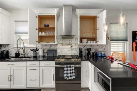 Enjoy our fully equipped kitchen, ready to inspire your culinary adventures with all the tools you need.