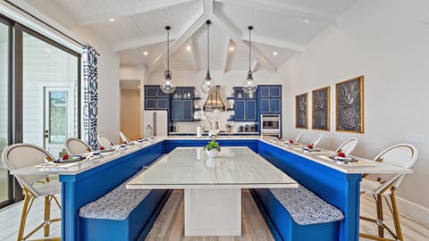 Perfect for dinner gatherings with friends and family, this large dining room table seats plenty, perfect for meals and entertaining.