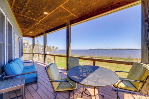 Aurora Vacation Rental | 4BR | 2BA | 2,000 Sq Ft | Stairs Required