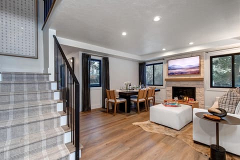 Townhome, 4 Bedrooms (Hot Tub, Ground Floor, (HCT-26C)) | Living room | TV, table tennis