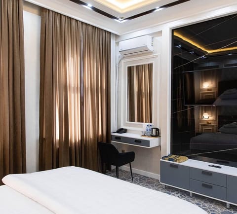 Comfort Double or Twin Room | Down comforters, minibar (some free items), desk, laptop workspace