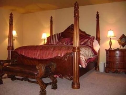 Desk, free WiFi, bed sheets, alarm clocks