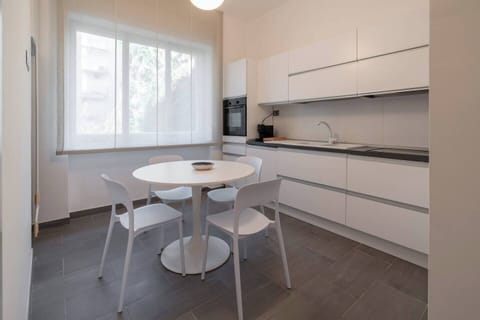 c892fc65-d013-4373-b8b8-17c0355cca4b