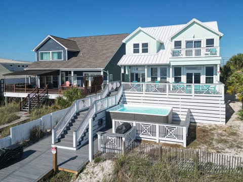 Renovated house directly on the beach!