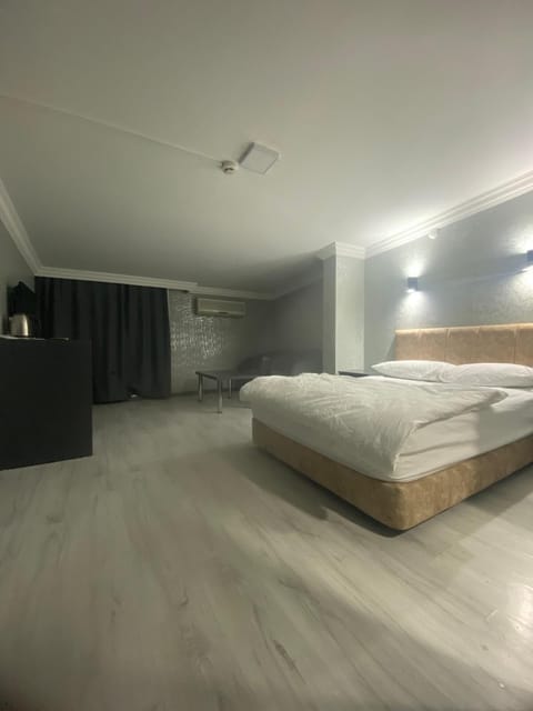 Premium bedding, desk, free WiFi, bed sheets