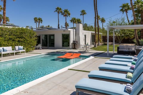 Amazing pool yard