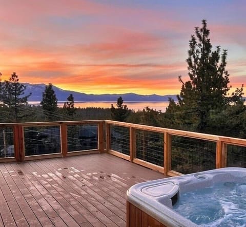 House, 3 Bedrooms | Outdoor spa tub