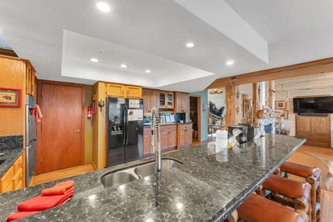 House, 4 Bedrooms | Private kitchen | Fridge, oven, coffee/tea maker, toaster