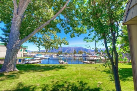 Condo, 2 Bedrooms | Property grounds