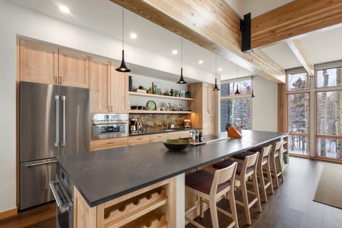 House, 4 Bedrooms | Private kitchen | Fridge, oven, coffee/tea maker, toaster