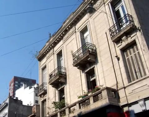Located on historic Passajé San Lorenso in the barrio of San Telmo