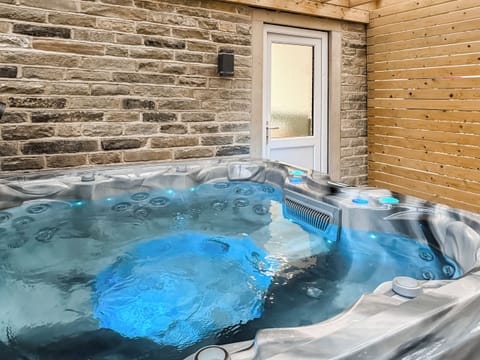 Hot tub | Wellhead Cottage, Haworth, near Keighley