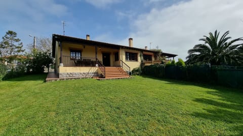 Property building,Garden,Balcony/Terrace,Floor plan,Garden view