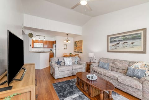 Cozy open concept living and dining room area