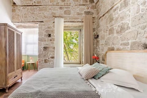 Deluxe Room | Desk, soundproofing, iron/ironing board, free WiFi