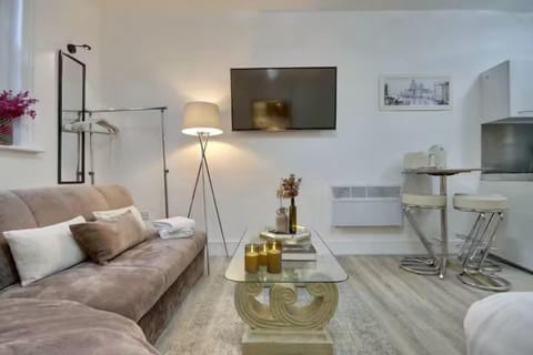 Studio | Living area